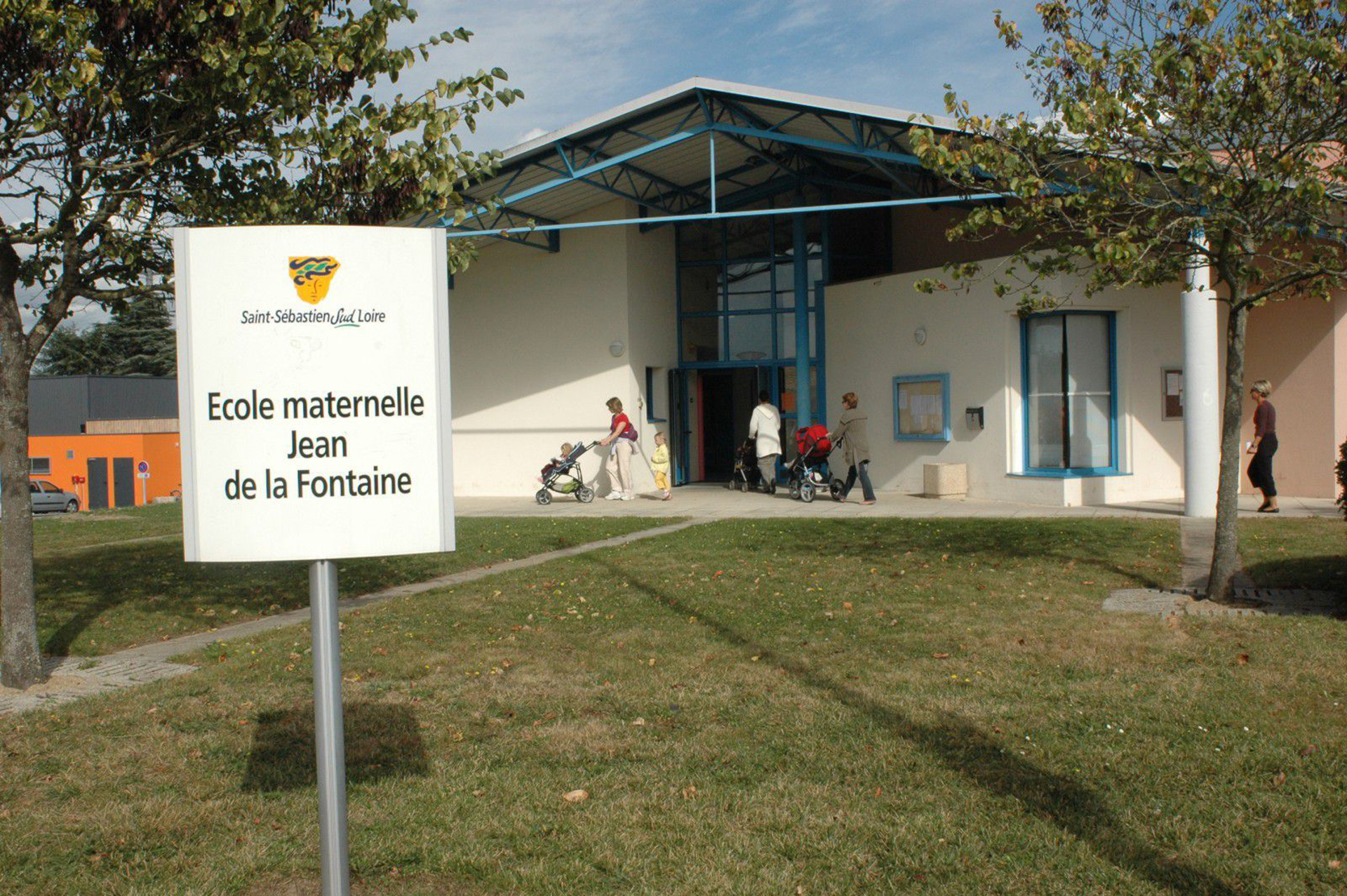 Entrée de l'école maternelle de la Fontaine