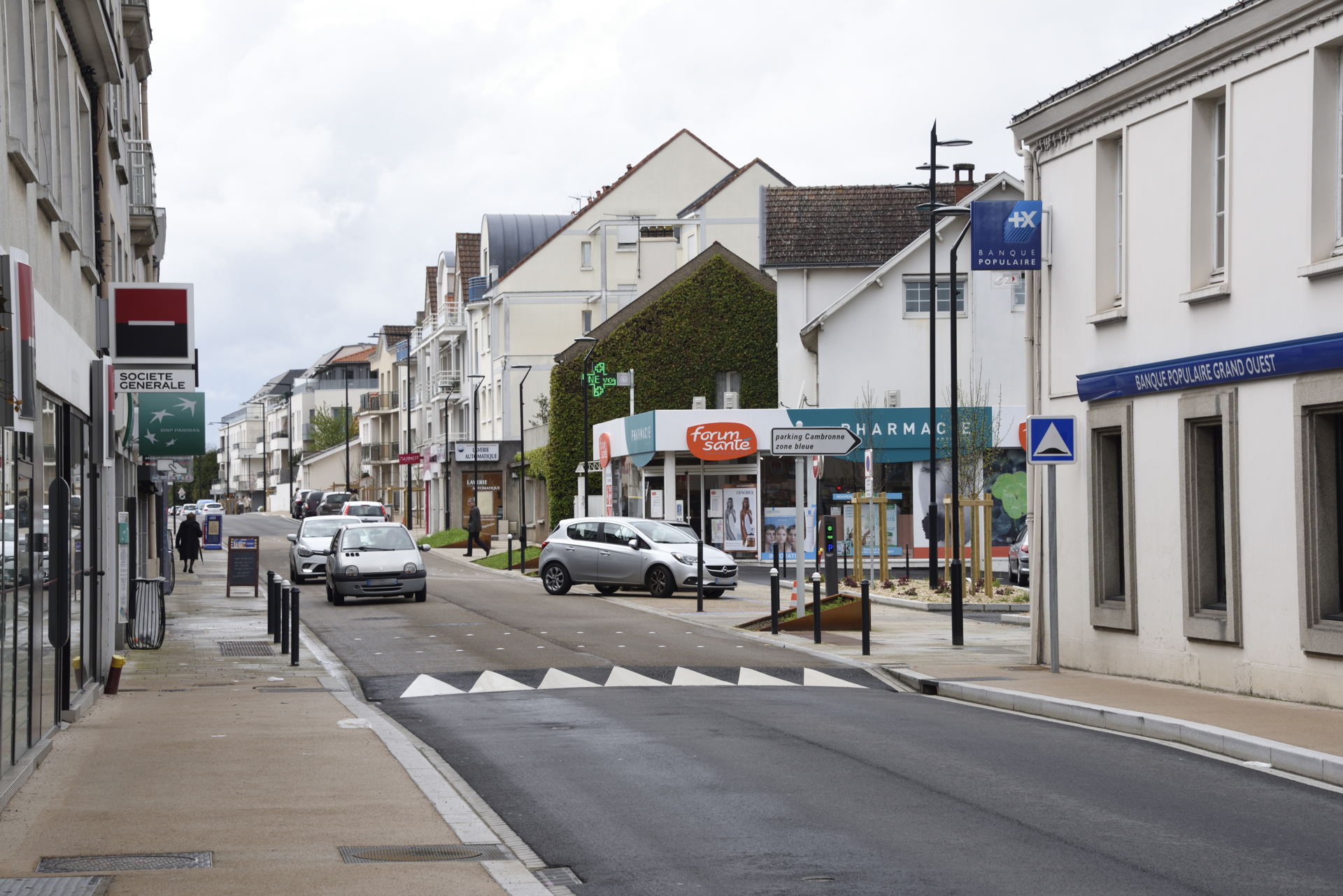 Enseignes rue Maurice Daniel