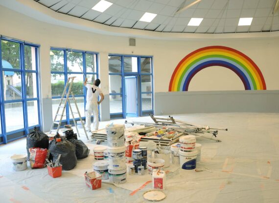 Travaux de peinture à l'école élémentaire de la Fontaine